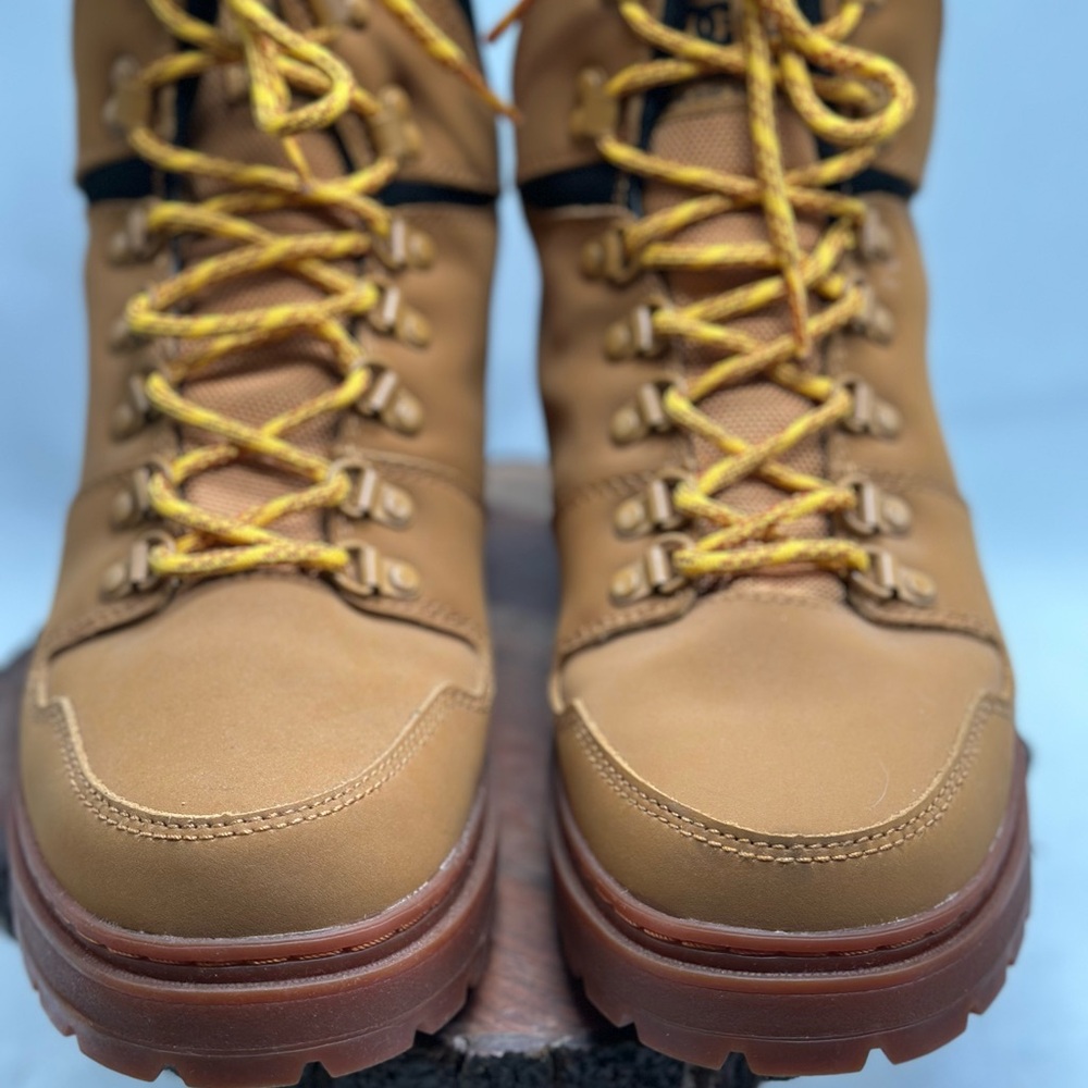 DC Shoe Company Size 10 Men’s “ Peary TR Boots Wheat Color New Condition